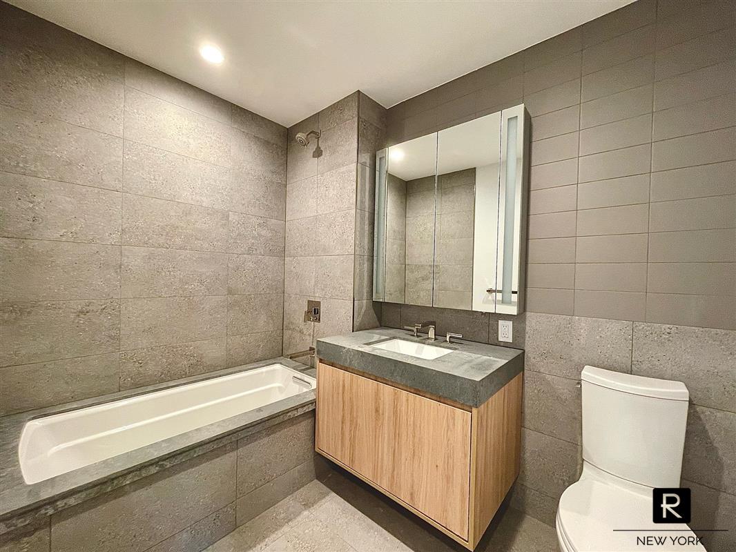 24-16 Queens Plaza South, New York City NY 11101 A.N Shell Realty