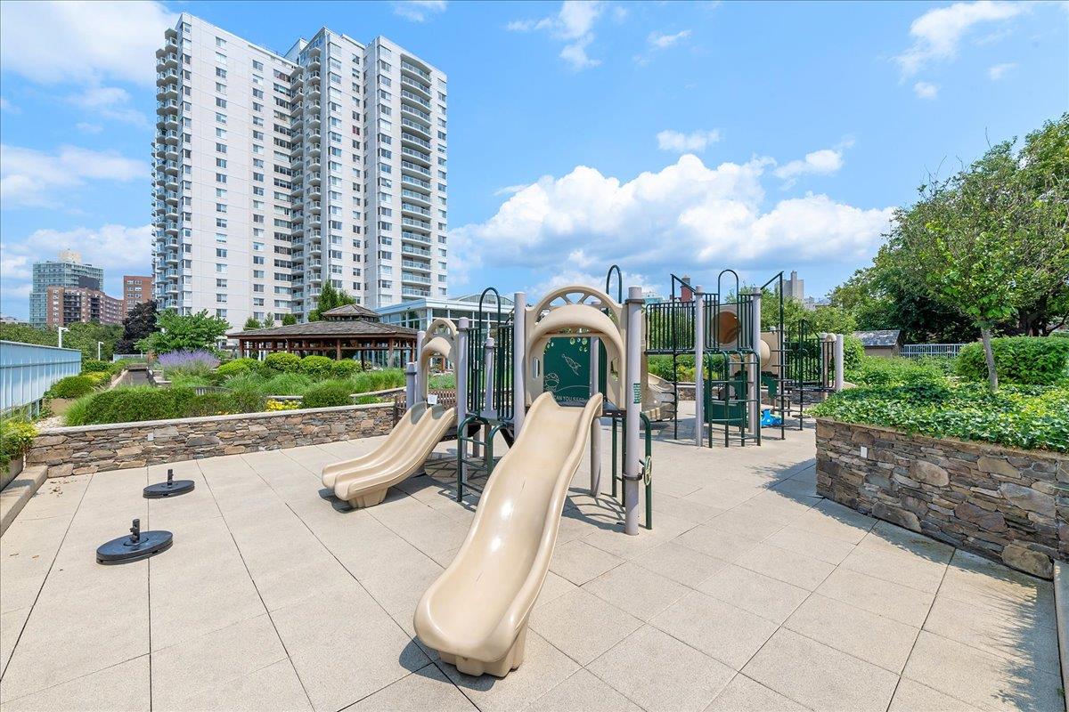 3333 Henry Hudson Parkway West, New York City NY 10463 A.N Shell Realty